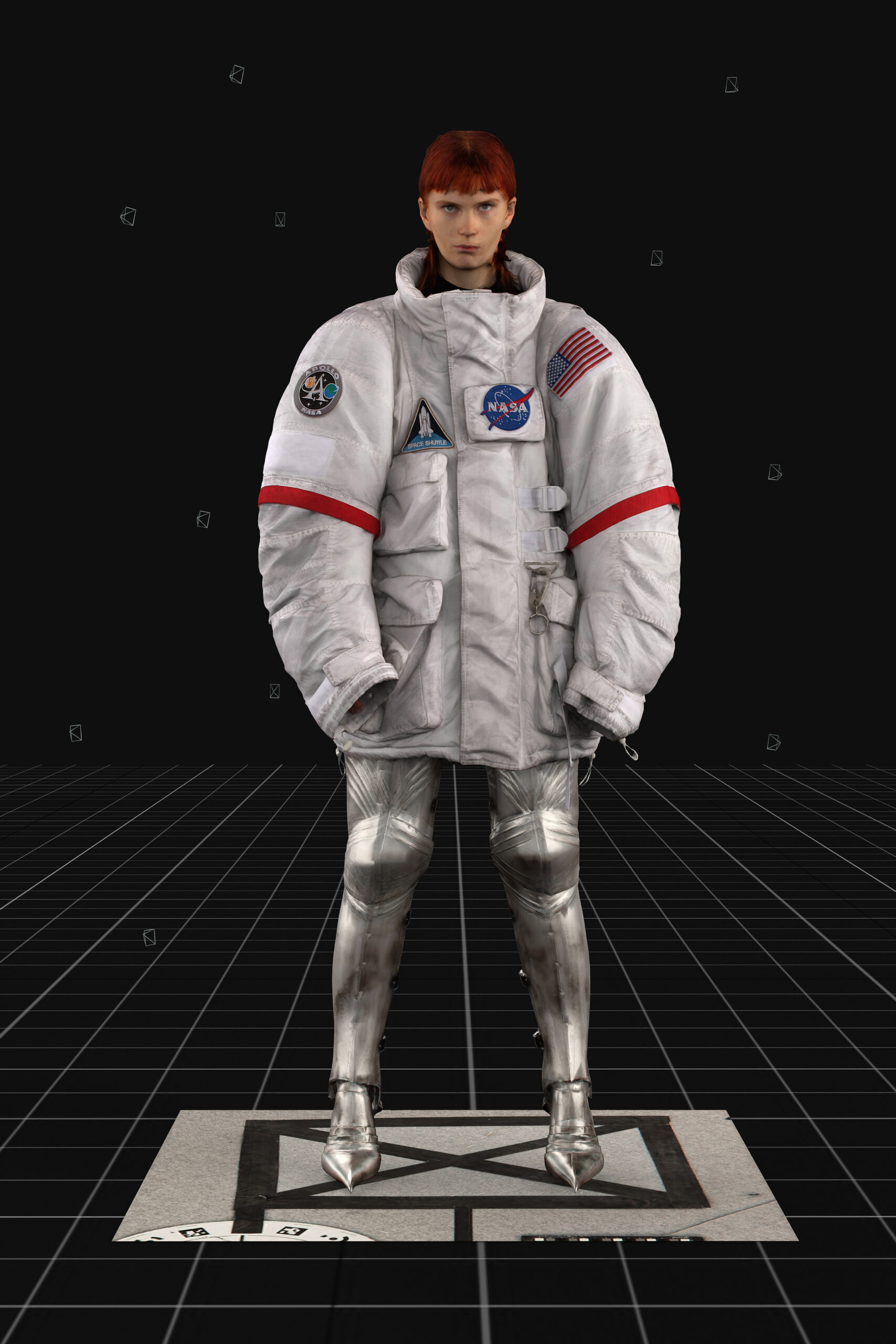 バレンシアガ」がNASAとコラボレーション 宇宙服のようなフィット感の