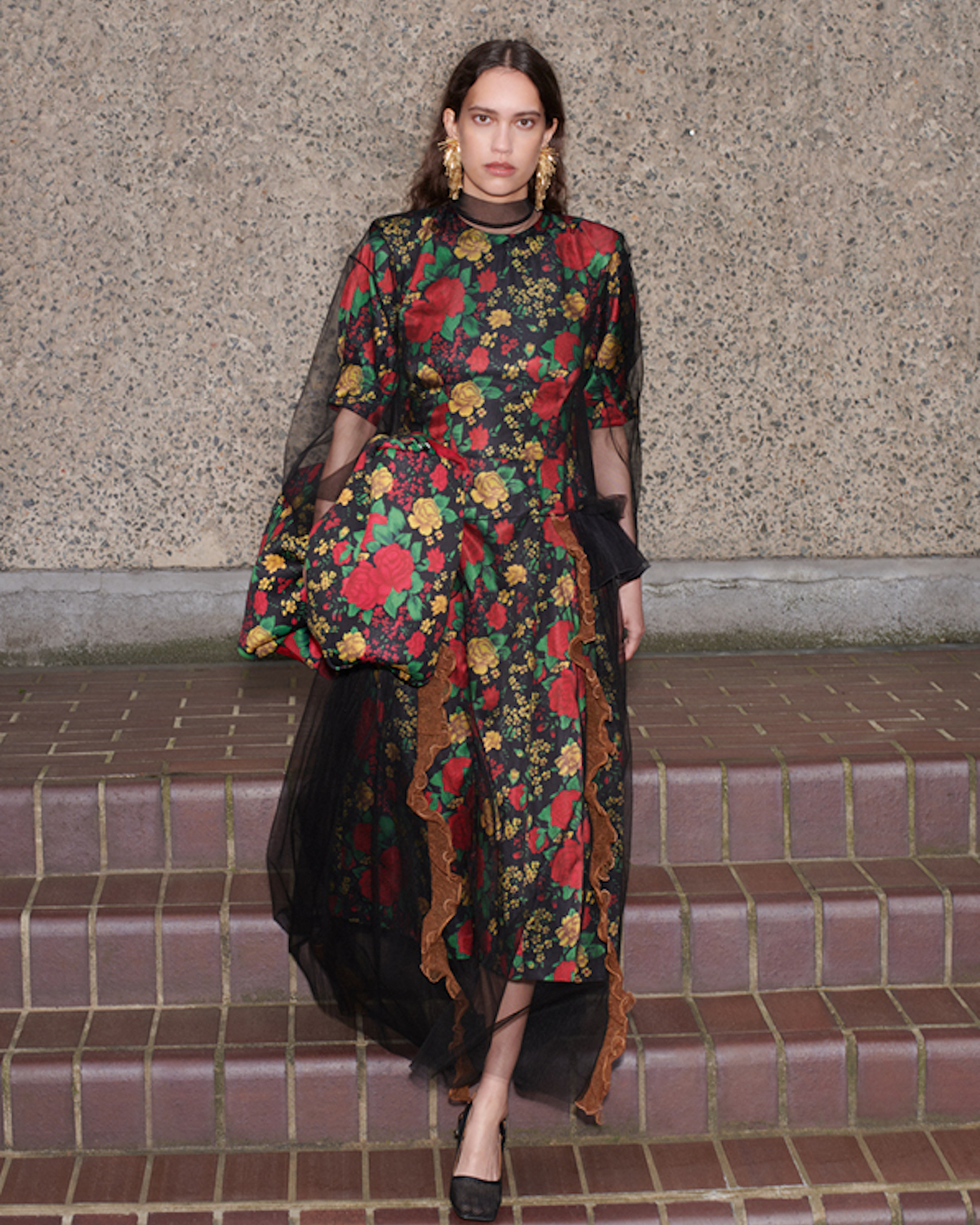 「H&M」×「トーガ」 ドレスやトレンチコートを9月2日に発売 