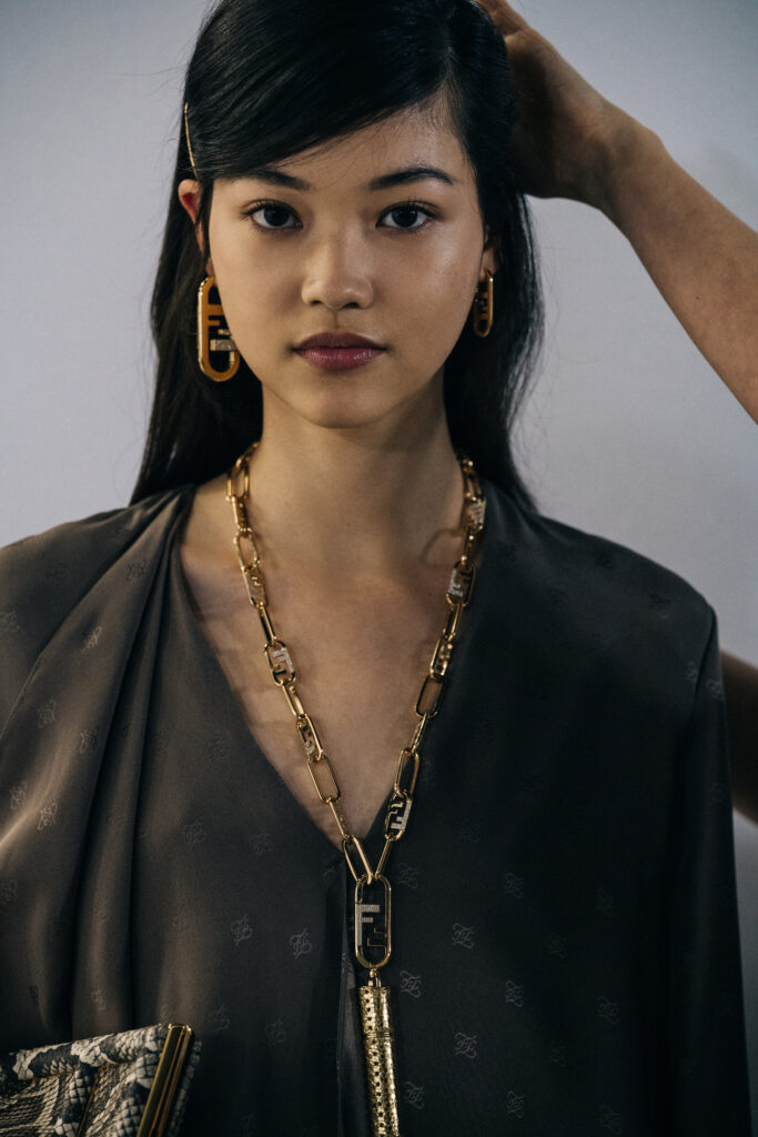 フェンディ」の新作ジュエリー「フェンディ オーロック」登場 - TOKION