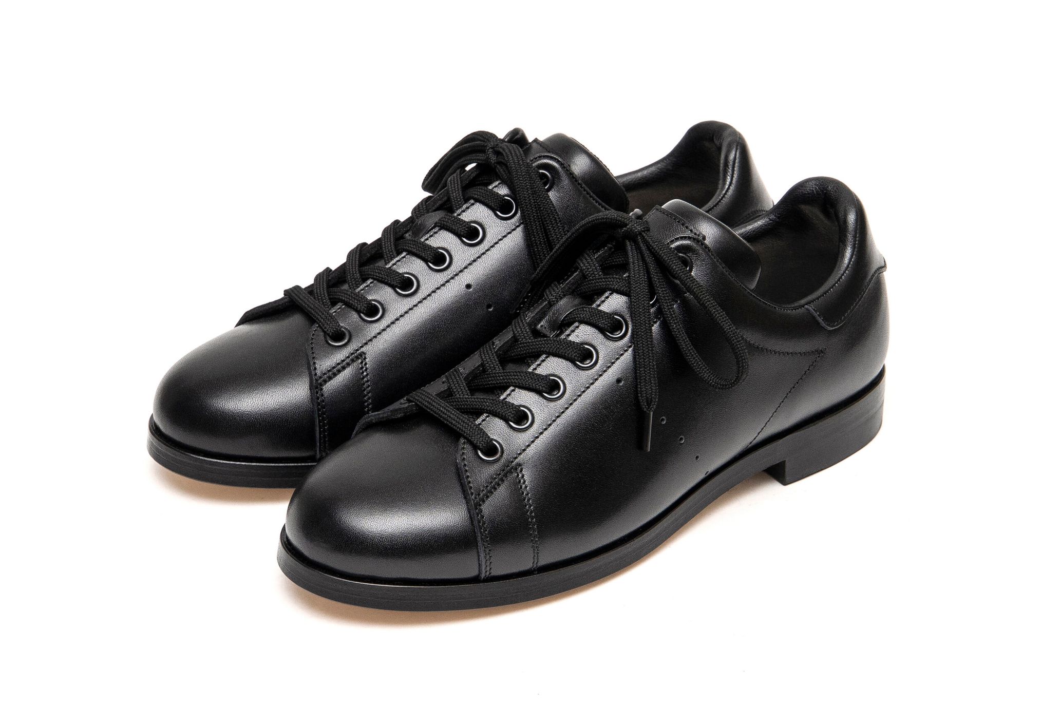 フット・ザ・コーチャー」からスニーカーのような革靴が登場 - TOKION