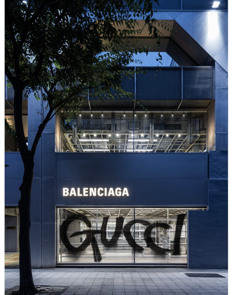 バレンシアガ」が“TOKYO”ロゴのフーディやバッグを発売 - TOKION