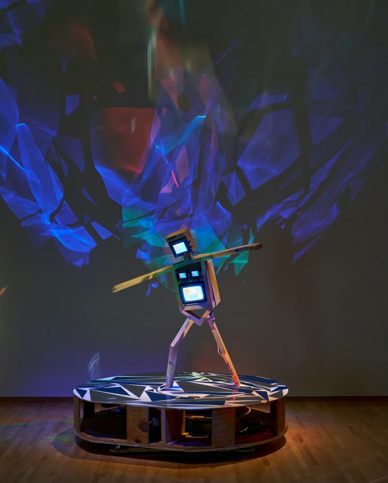 《スケート選手》1991-92年、久保田成子ヴィデオ・アート財団蔵（東京都現代美術館での展示風景、2021年）