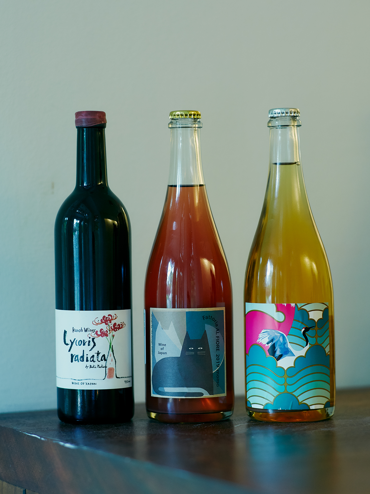 （左から）九能ワインズ「Lycoris radiata」、ファットリアアルフィオーレ「momo」、グレープリパブリック「Ambra Frizzante」