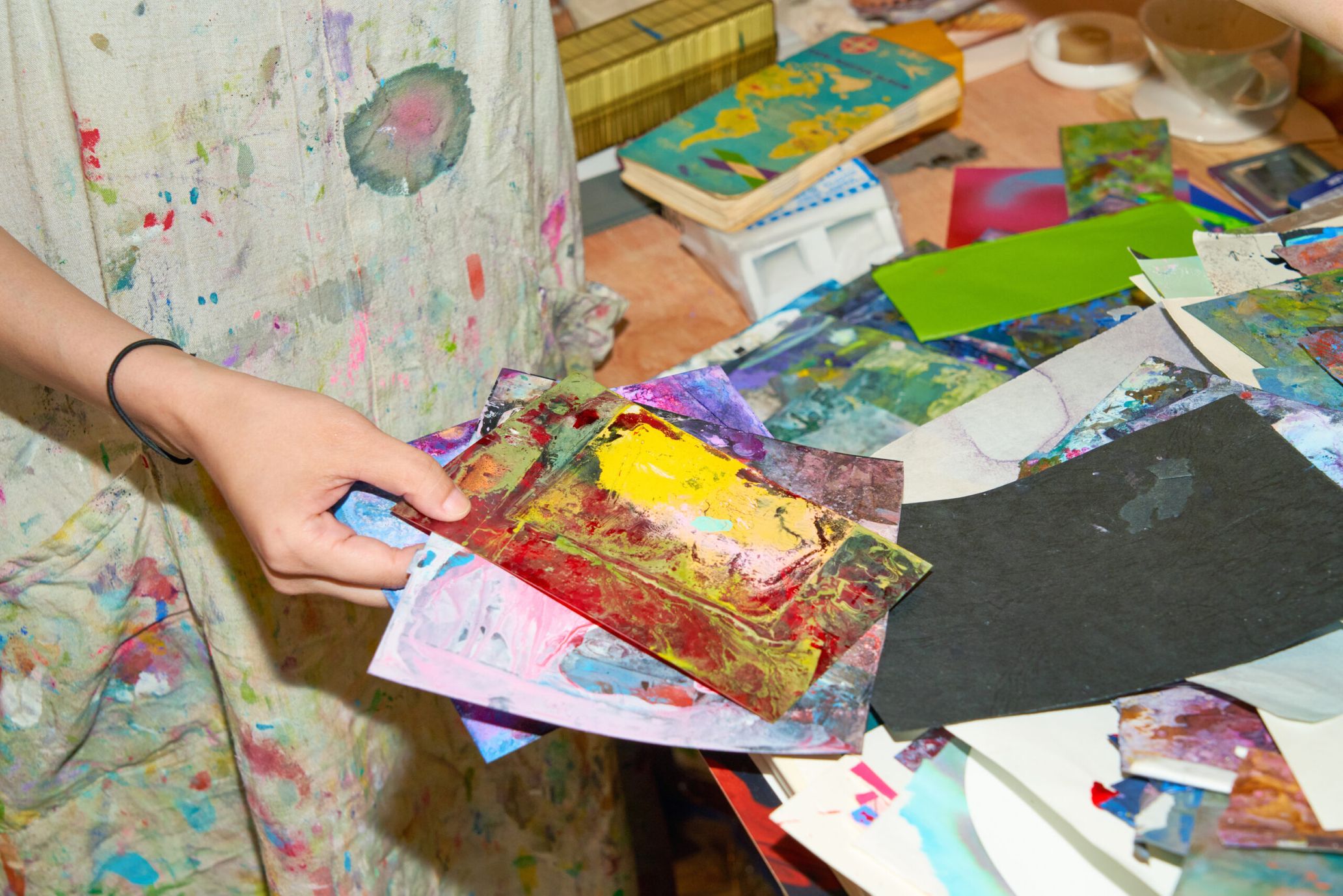 『Alive Painting』とは何か。美術家、中山晃子が誘発する流動と色彩のポエジー
