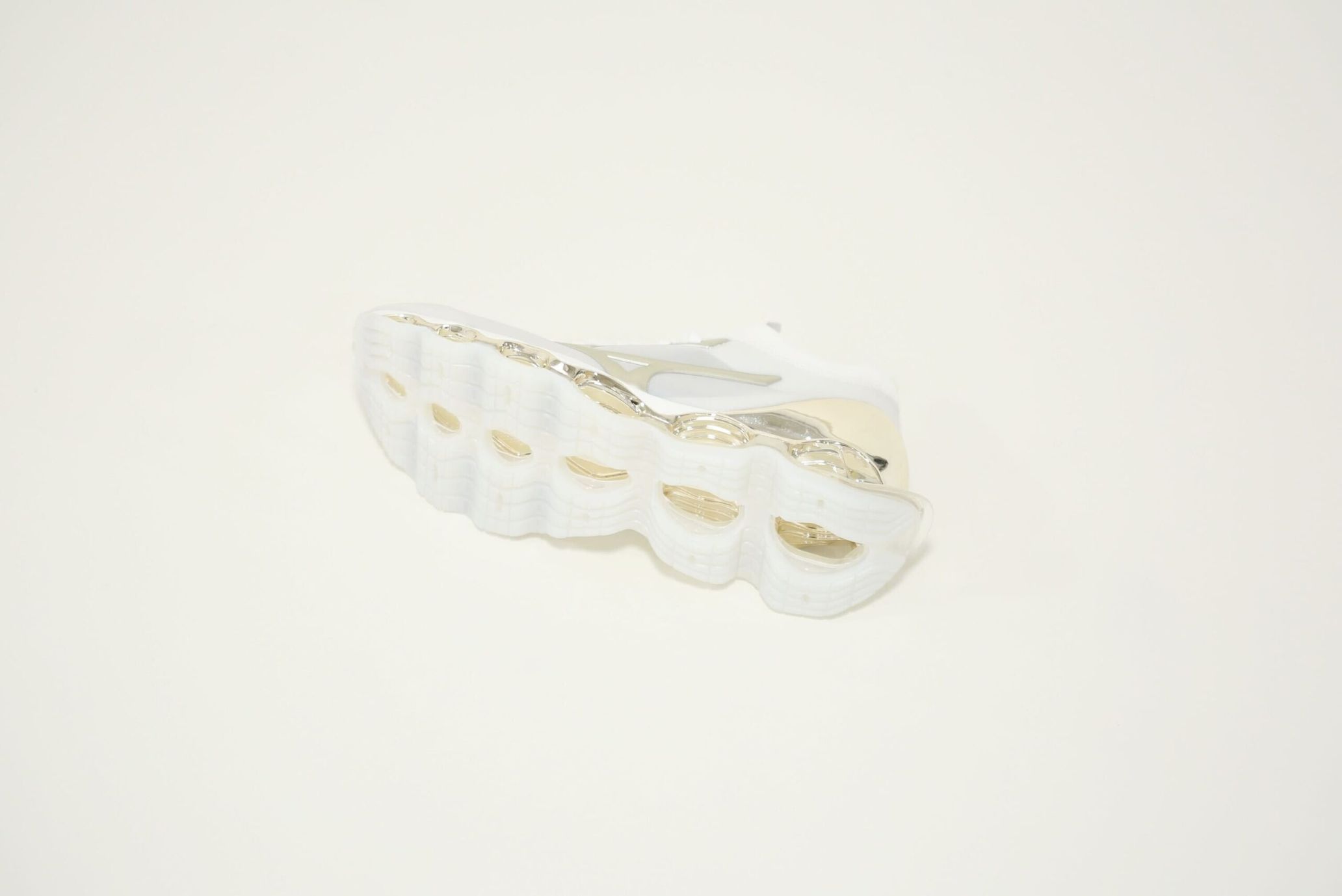 ミズノ」× 空山基のコラボスニーカー第3弾 - TOKION