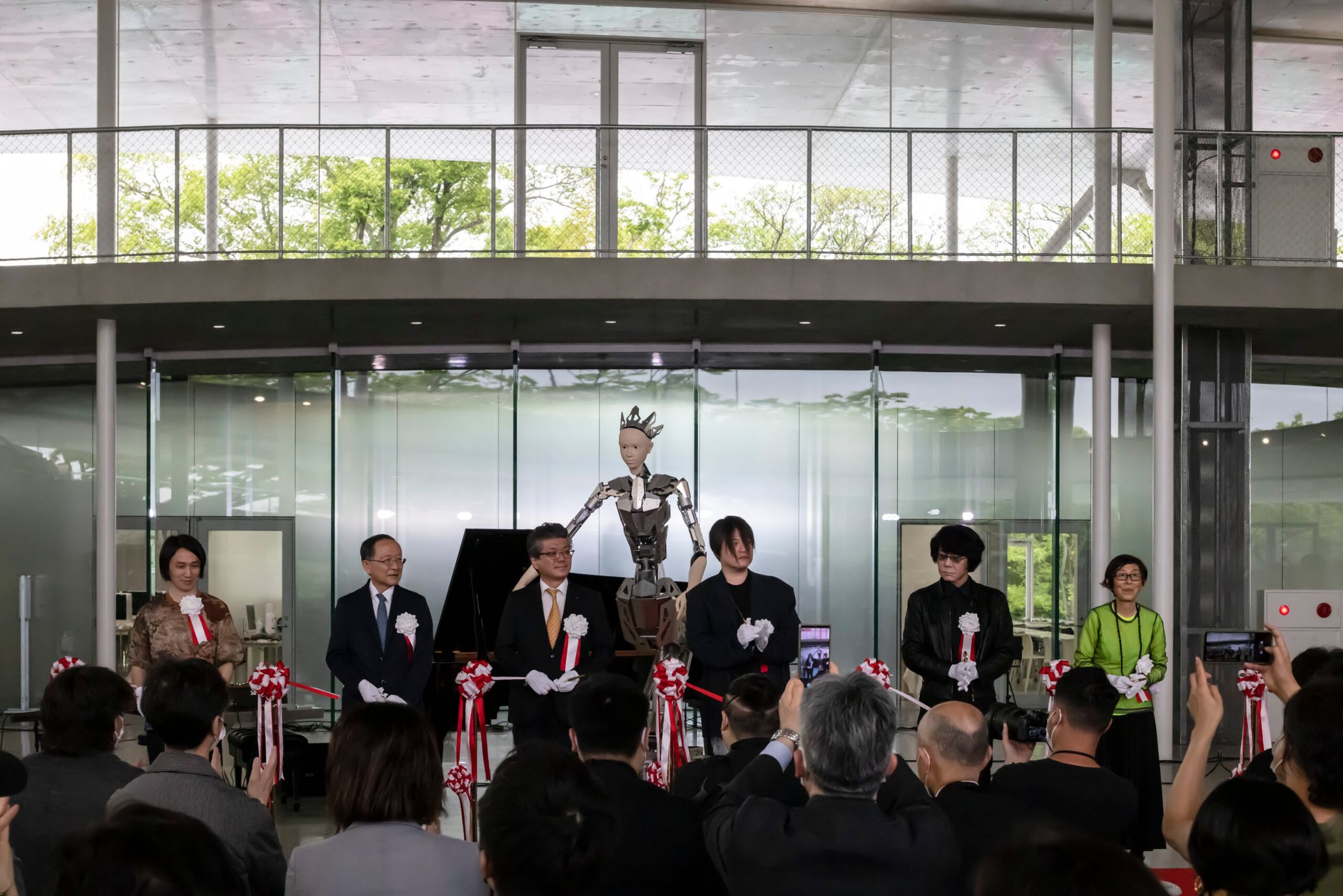 After the ribbon-cutting ceremony, the laboratory finally opened its doors Photography Kenshu Shintsubo 