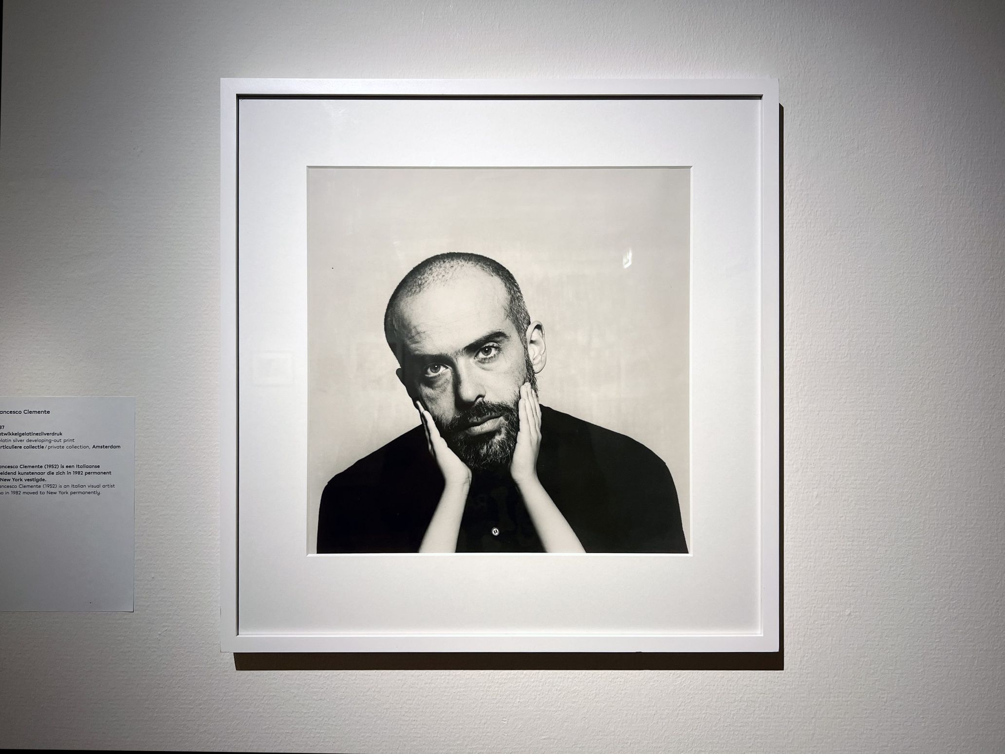 Paul Blanca「Francesco Clemente, 1987」クレメンテはイタリア人のコンテンポラリー・アーティスト。ブランカはニューヨークでメープルソープからさまざまな業界人に紹介された。クレメンテもそのうちの一人である