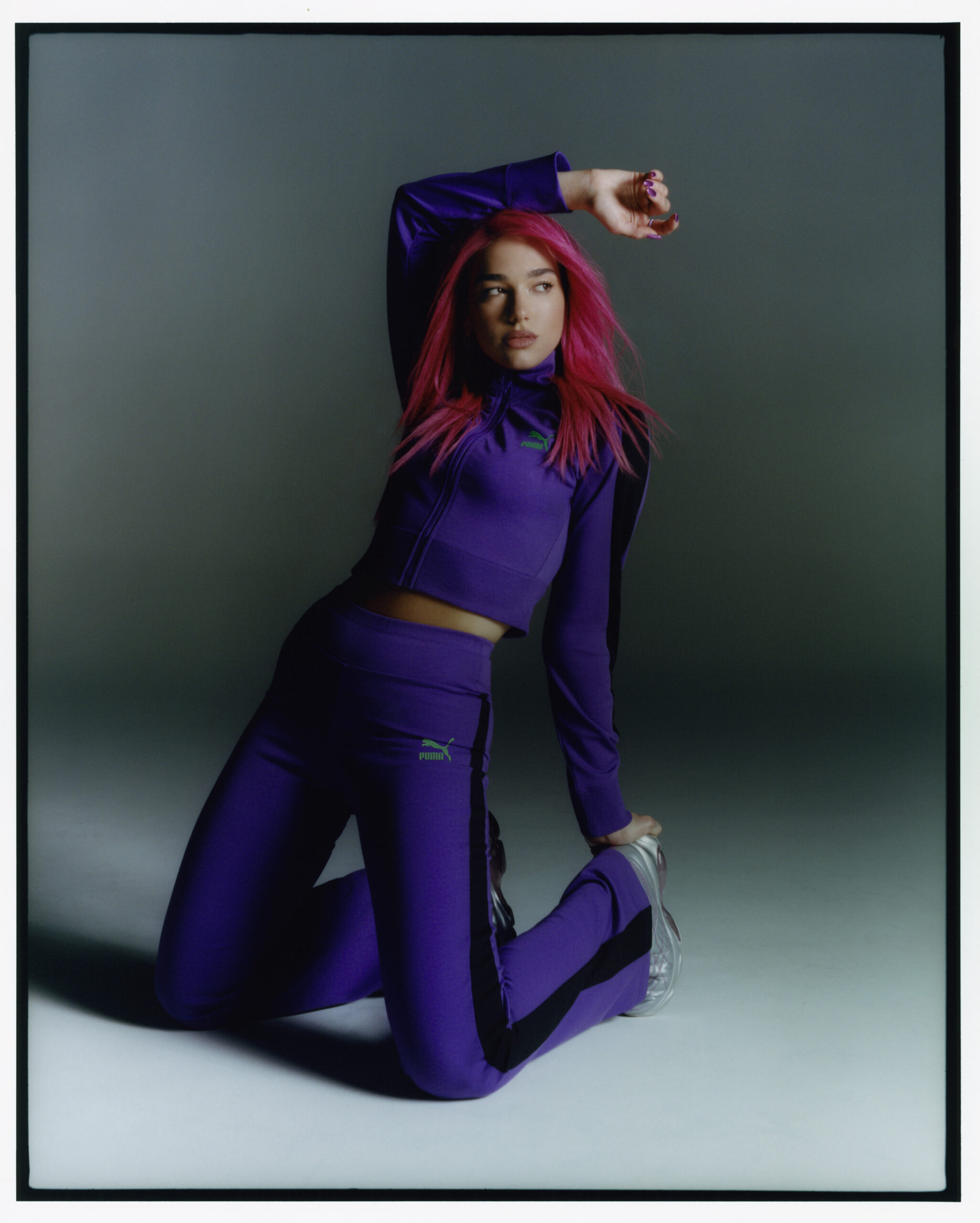 Dua Lipa HOUDINI パーカー 青 フーディ デュア リパ デュア・リパと「プーマ」のコラボ第2弾 - TOKION