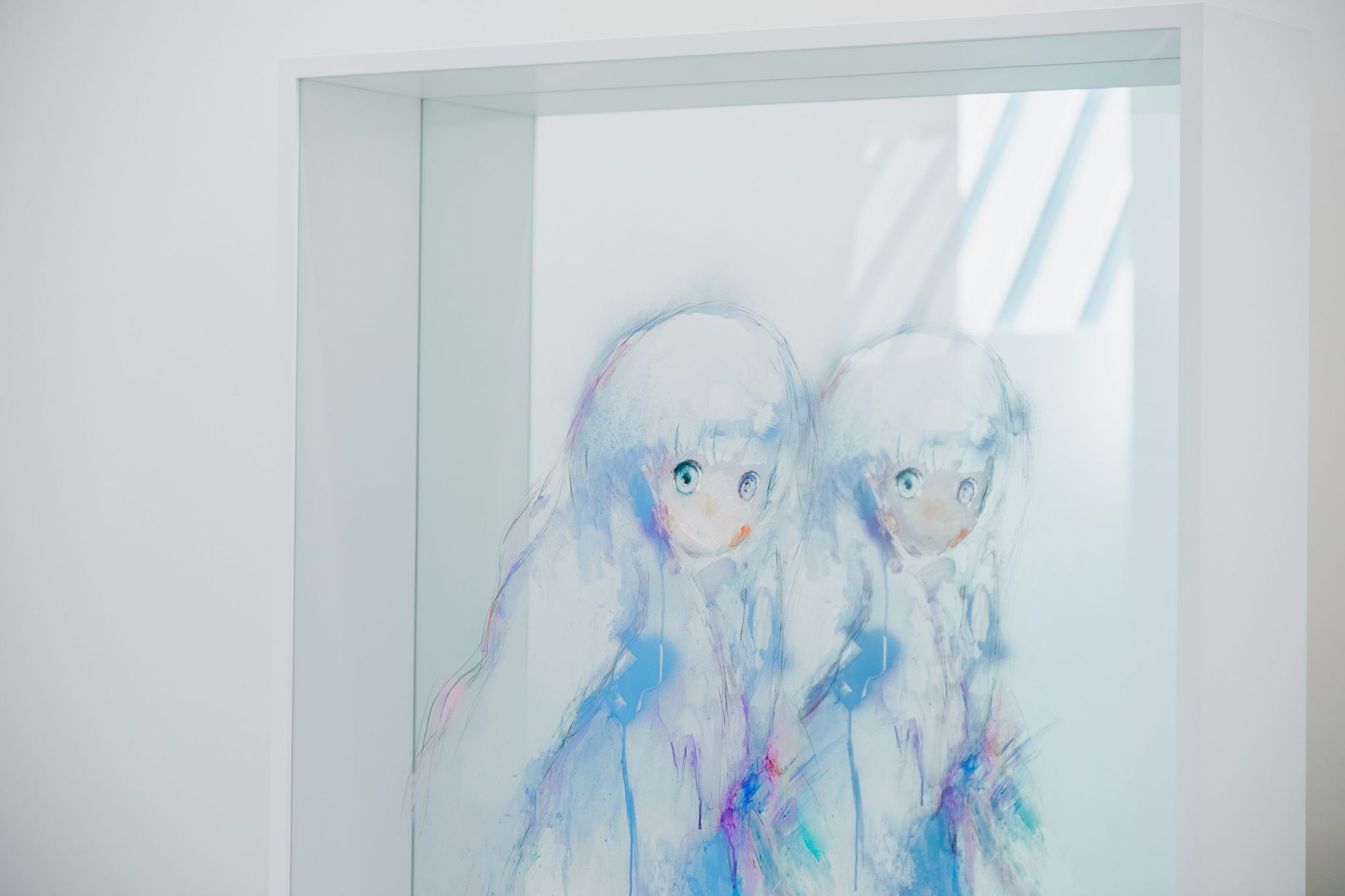 Taniguchi’s work presents both the paint applied to the surface of a transparent acrylic plate and the image created by its reflection in a mirror placed behind it.