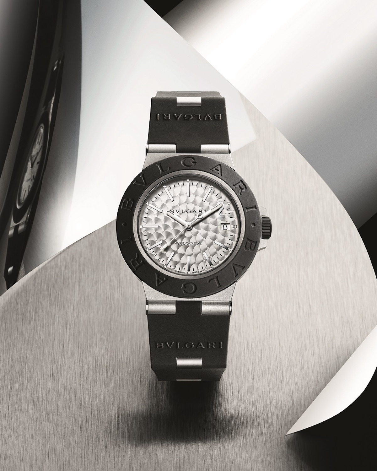 ブルガリ」がアーティストの空山基とのコラボ時計を発売 - TOKION