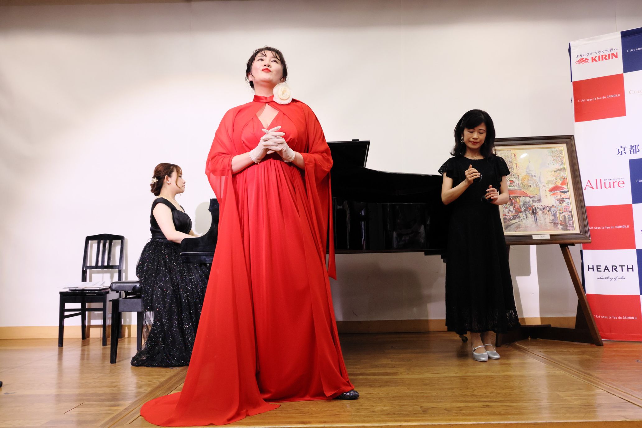 僧侶の肩書も持つオペラ歌手・前坂美希が日本の名曲をフランス語で歌唱