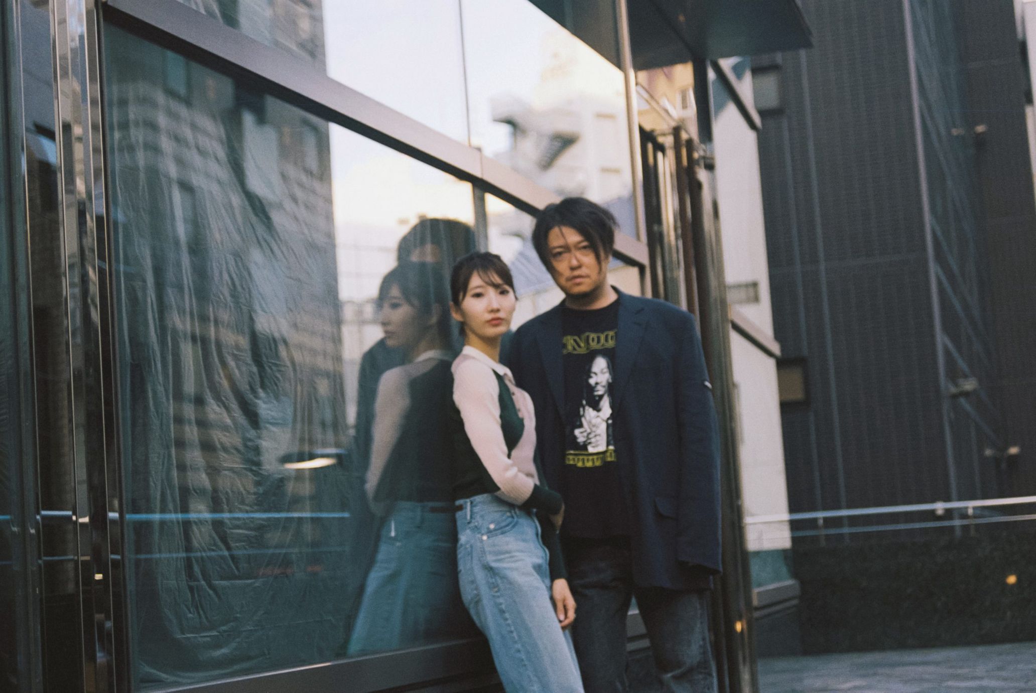 
左：飯島望未、右：渋谷慶一郎。2015年に知り合ったという2人のコラボレーションが「BORDERLINE」でついに実現した。 Photography Yoko Kusano
