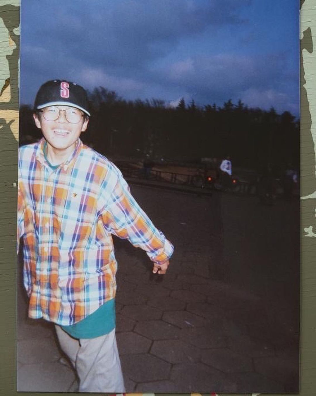 The cover of Megane to Otaku to Skateboard was based on this photo of Okada as a boy