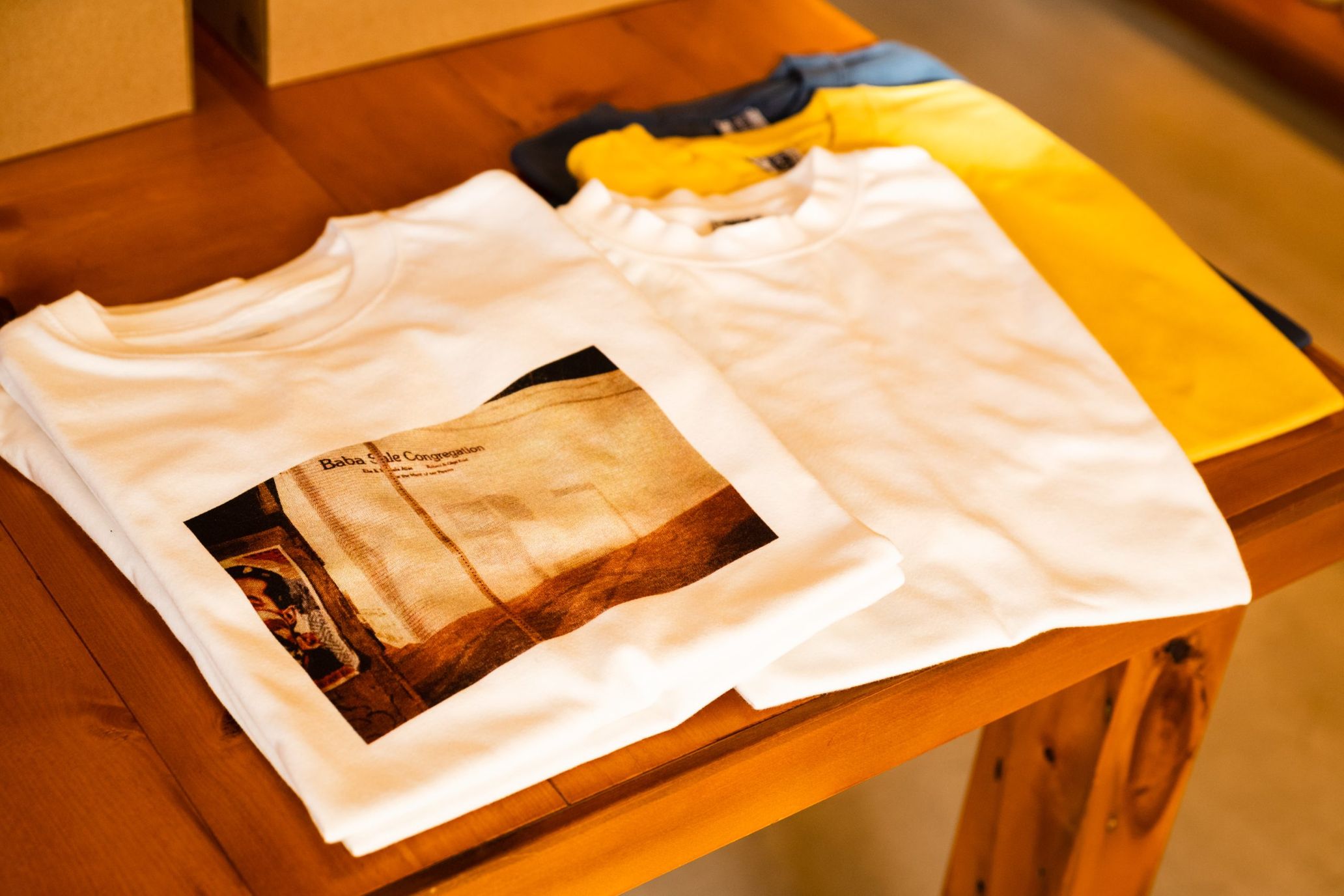 An original long-sleeve shirt with a print of a photo that Tanita-san took in Los Angeles when he went there to buy clothes