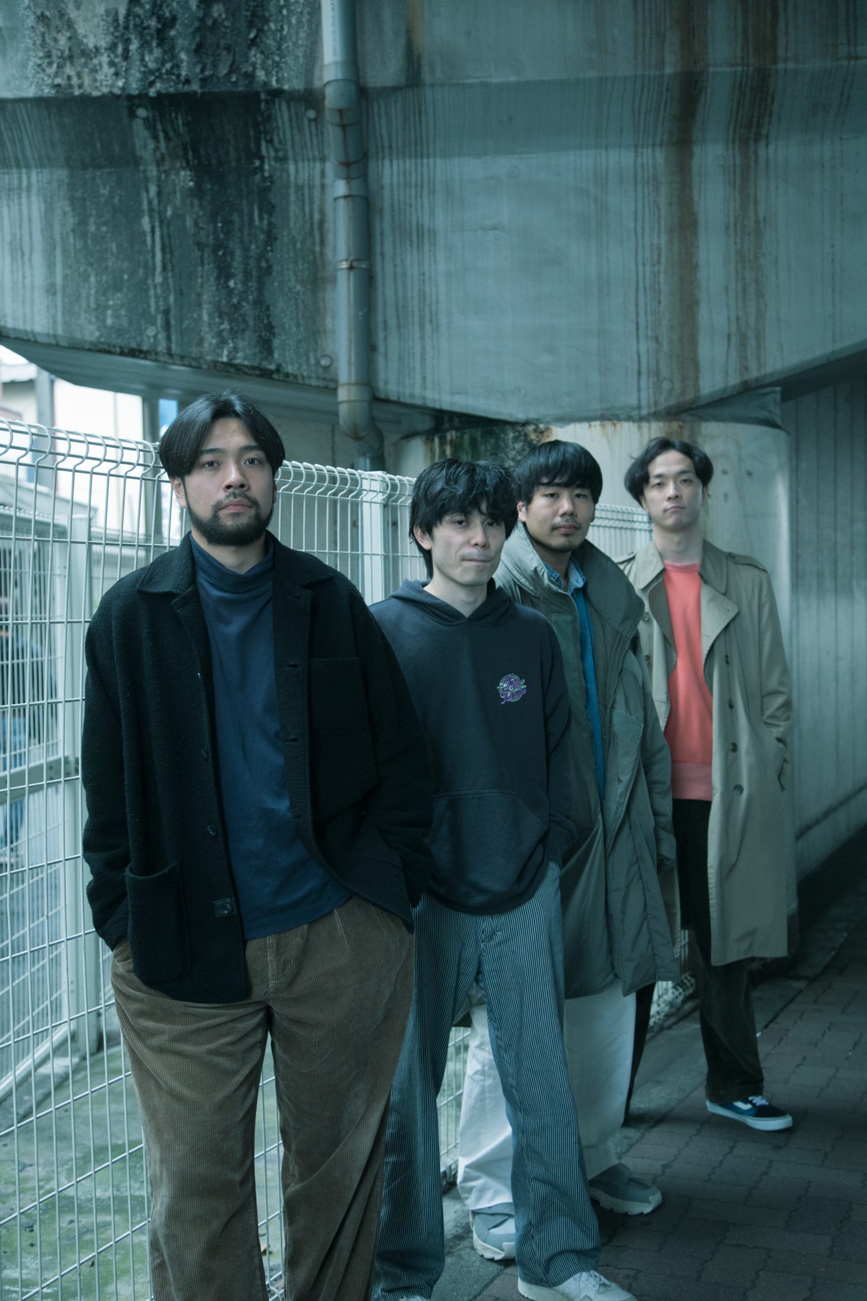グソクムズのメンバー。左からたなかえいぞを、加藤祐樹、堀部祐介、中島雄士
