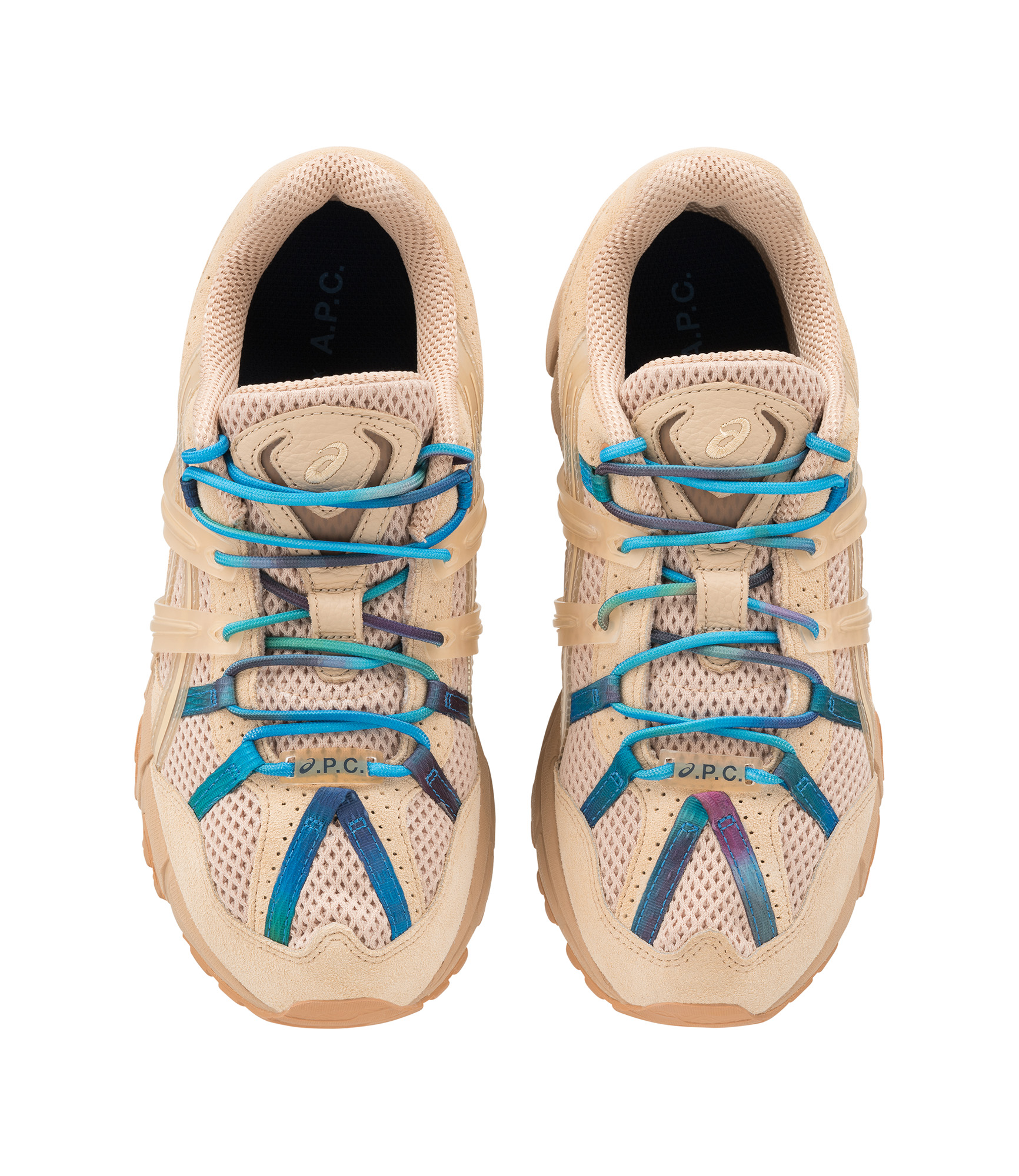 A.P.C.」と「アシックス」のコラボスニーカー発売 - TOKION