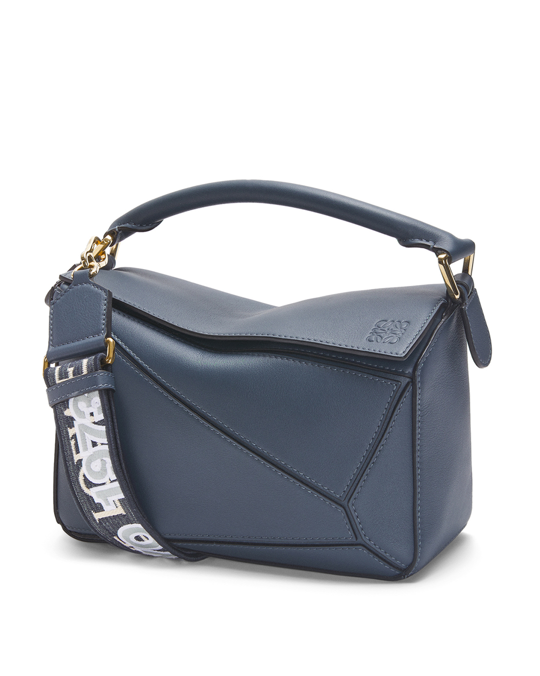 ロエベ」が日本展開50周年を記念したキャンペーンを公開 限定バッグ