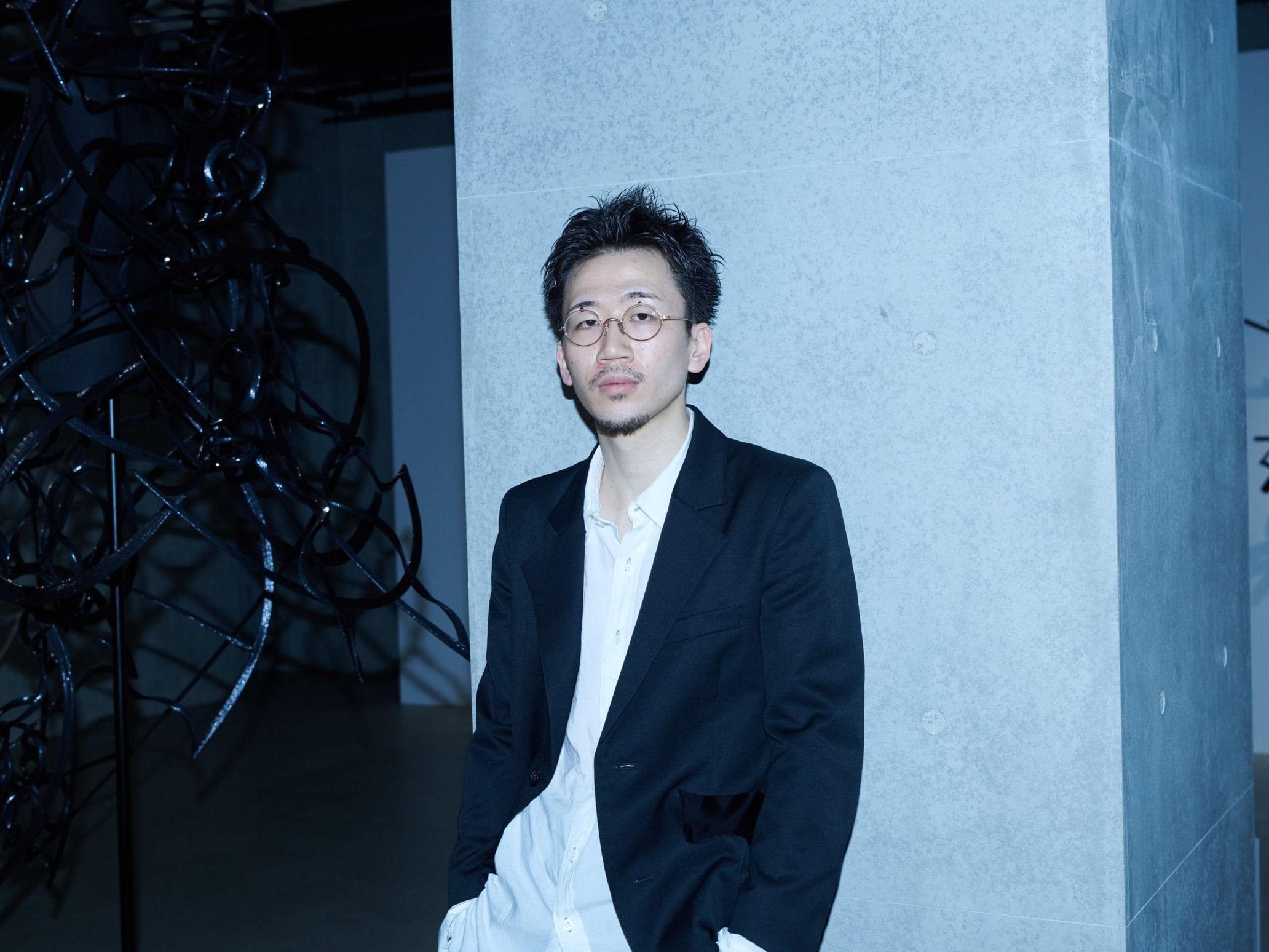 Interview with Fashion Designer Ryunosuke Okazaki: On Vital Instincts Expressed through Symmetrical Forms and Solo Sculpture Exhibition “002” in Resonance with Prayer