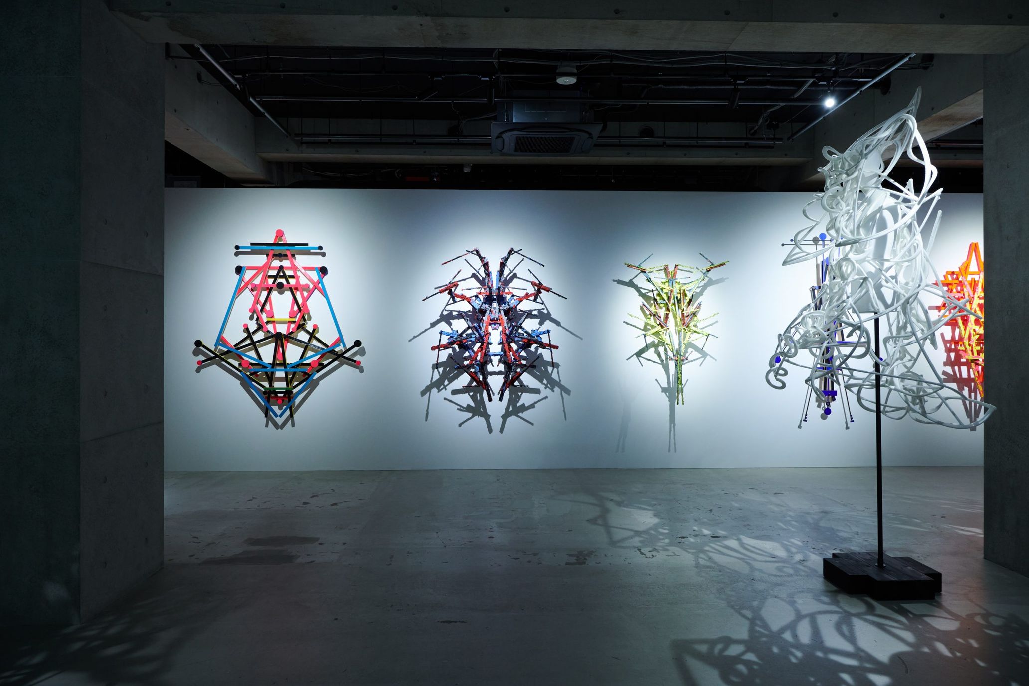 Interview with Fashion Designer Ryunosuke Okazaki: On Vital Instincts Expressed through Symmetrical Forms and Solo Sculpture Exhibition “002” in Resonance with Prayer