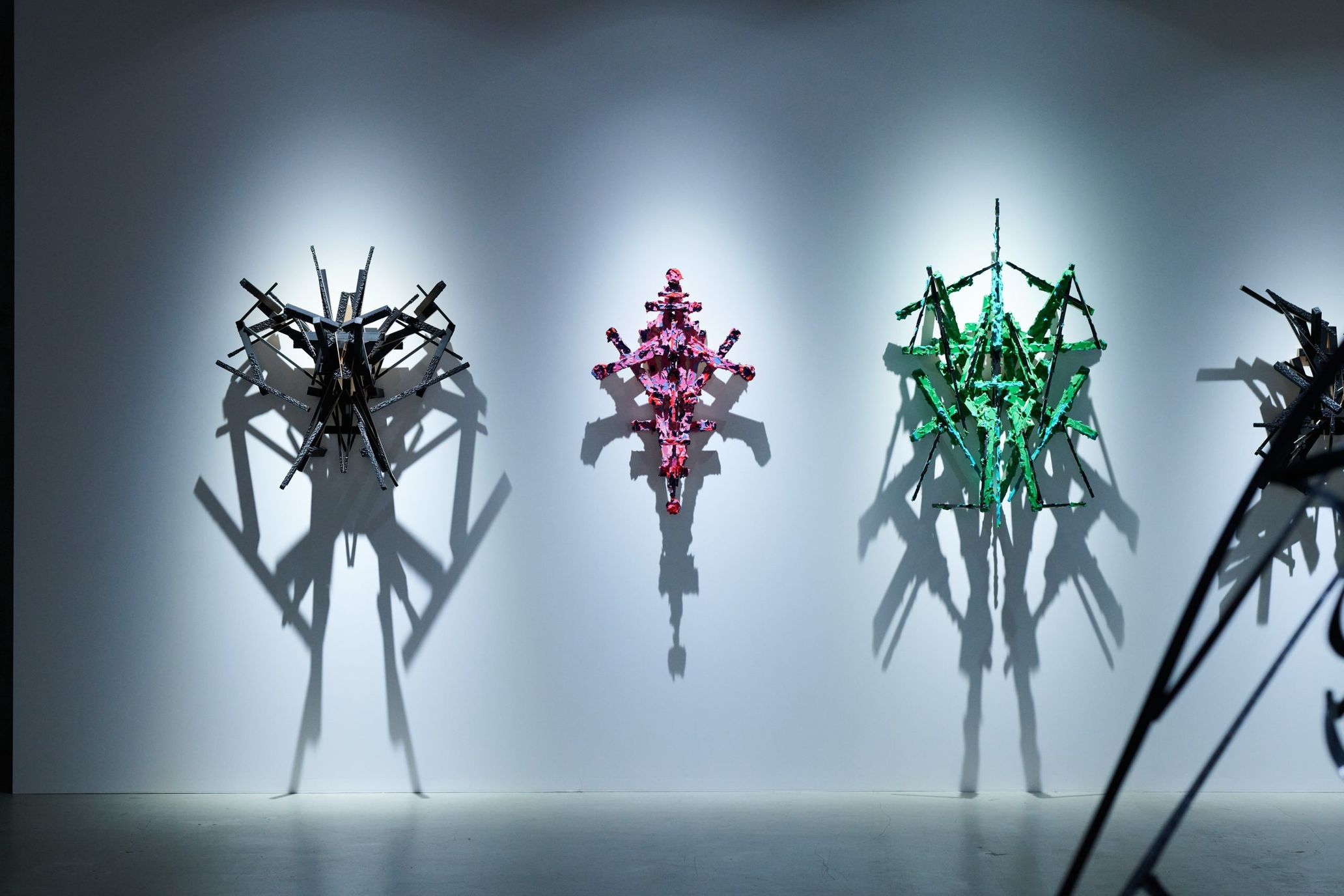 リュウノスケオカザキ」岡﨑龍之祐が個展「002」について語る - TOKION