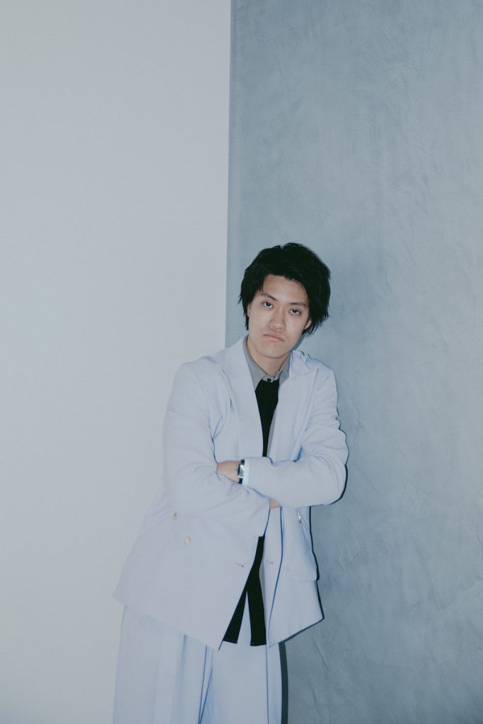 An interview with Soshina from Shimofuri Myojo on His Song for “Ao no Orchestra”: The creative realm where his comedic and musical sensibilities intersect