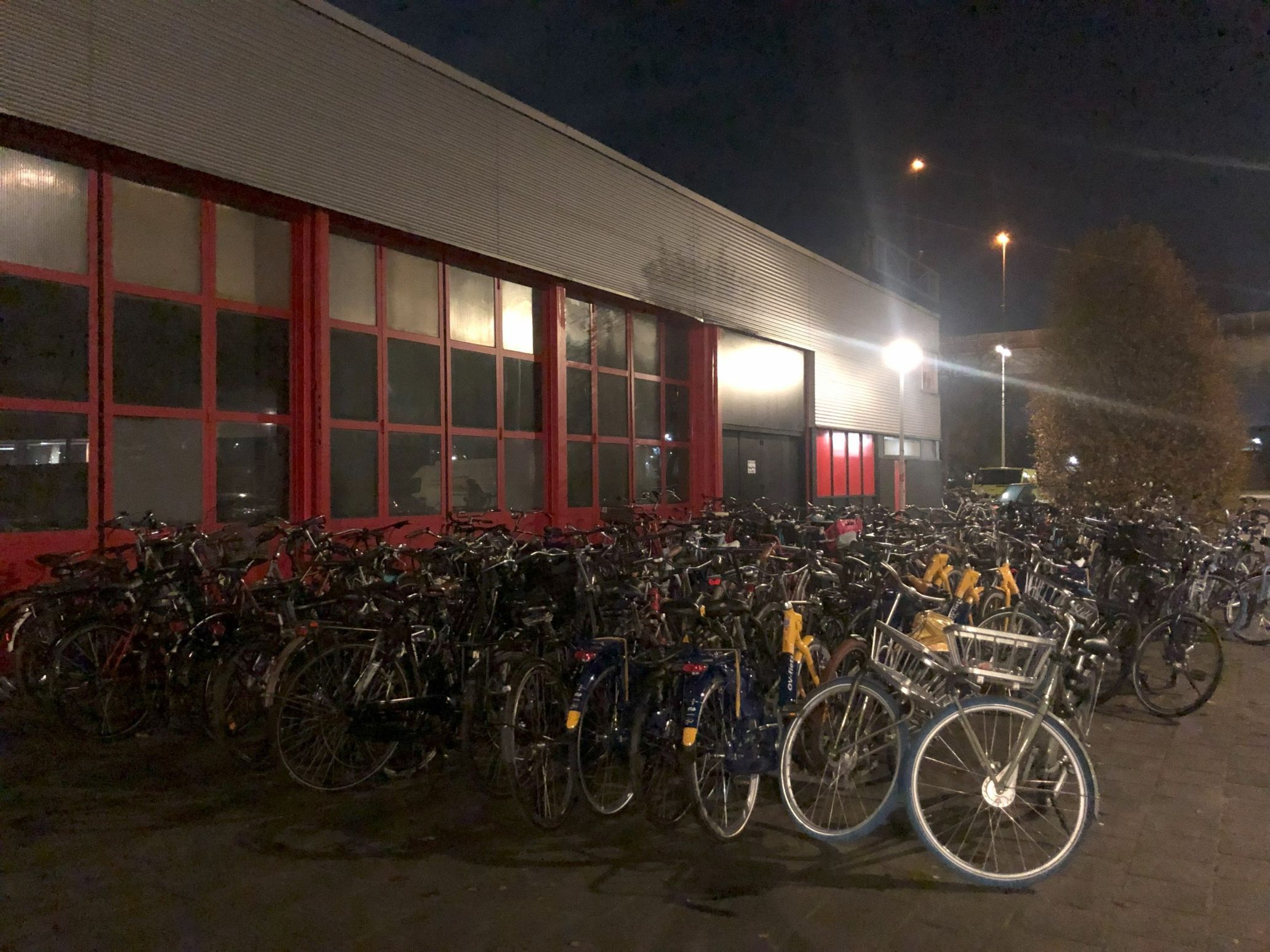自転車大国ならではのLofiの駐輪所