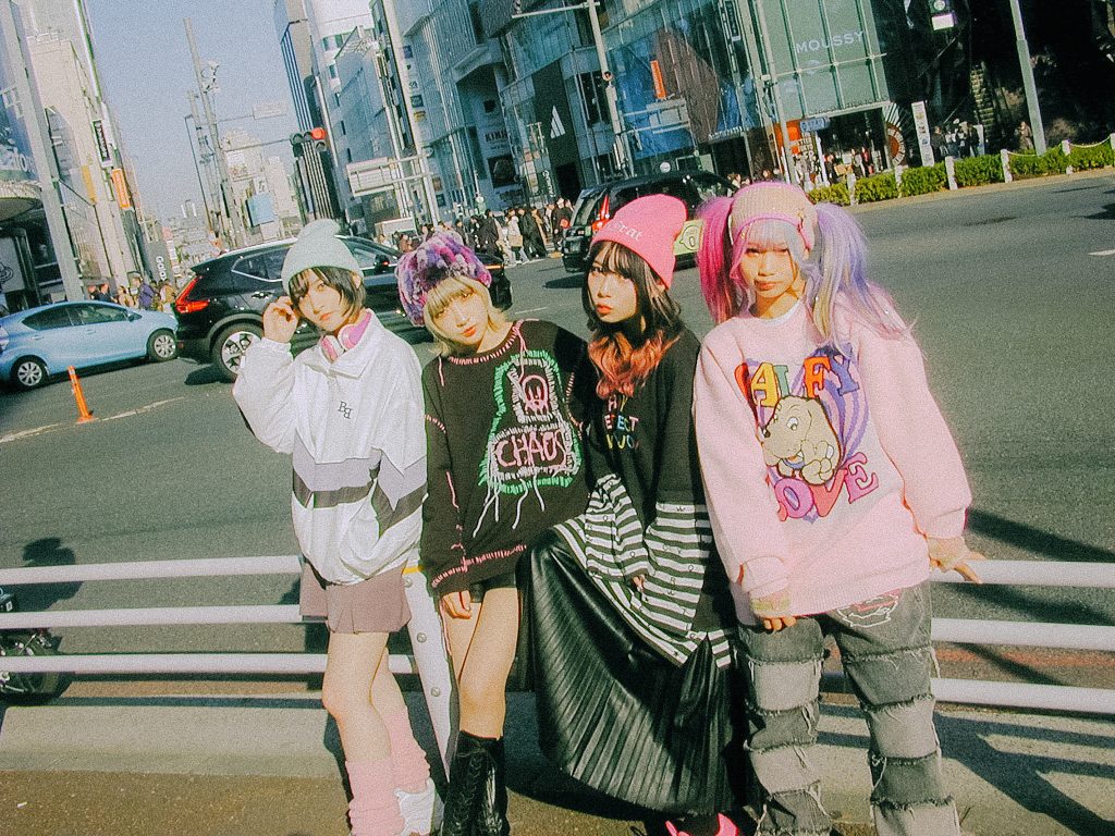 世界が注目する“HARAJUKU CORE”ガールズメタルバンド「花冷え。」インタビュー前編　すべては女子高軽音部から始まった