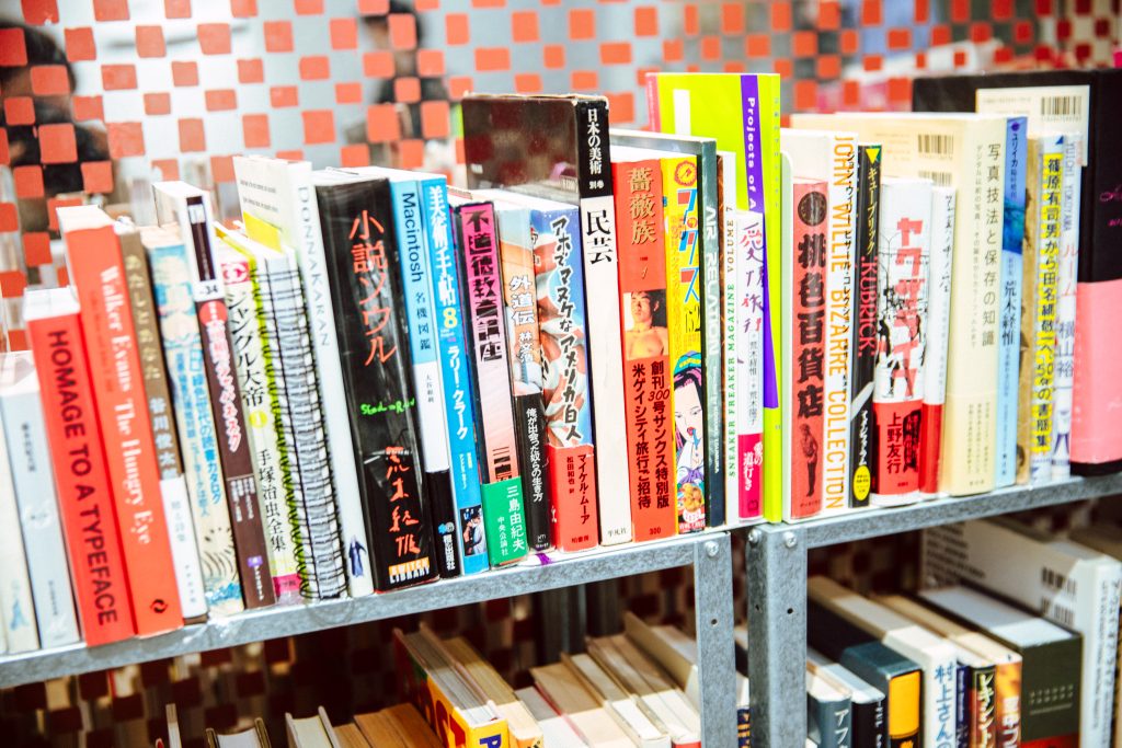 髙橋優香によるブックストア「Hi Bridge Books」が誕生　人と人をつなぐ、ジャンルにとらわれない自由な空間